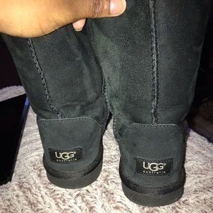 Size 5 classic UGG Boots ,worn only 5 times.
